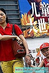 Die chinesische Regierung versucht, die Politik des einzigen Kindes zu fördern, aber in einem weicheren Ton