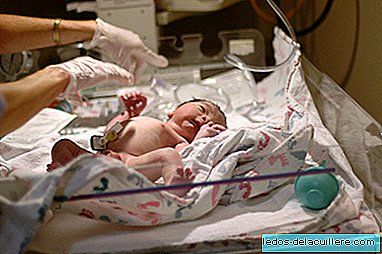 De pasgeboren baby meconium