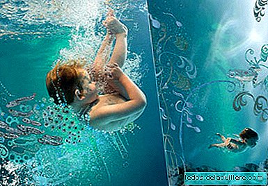 Zīdaiņu un bērnu mākslinieciskas fotogrāfijas zem ūdens