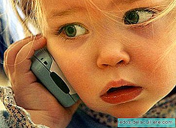Франция запретит продажу мобильных телефонов детям до 6 лет