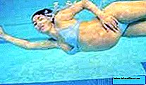 Exercice dans la piscine pendant la grossesse