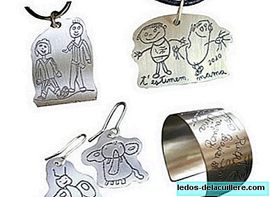 Zilveren sieraden gepersonaliseerd met de tekening van uw kind
