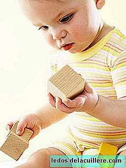 The baby's way of playing, an indication of autism