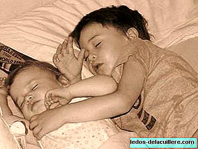 Din baby bild: sova tillsammans