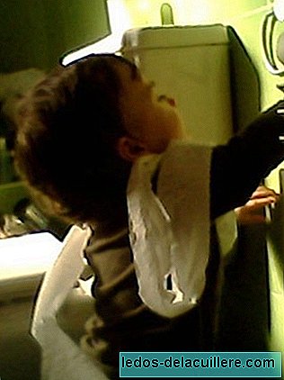 The last traffic of your children: Íñigo wrapped in toilet paper