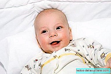 Senyuman pertama Bayi