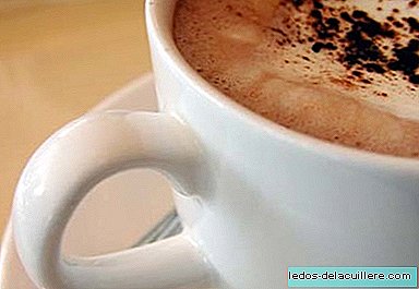 Nosečnice pijejo več kave, kot je priporočeno