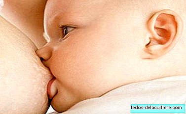 Moeders die borstvoeding geven tegen "De Wereld"