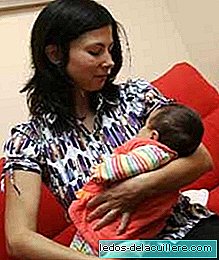 Mãe expulsa de uma biblioteca pública por amamentar seu bebê
