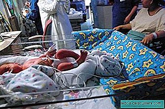 Une femme avec deux ventres donne naissance à des jumeaux