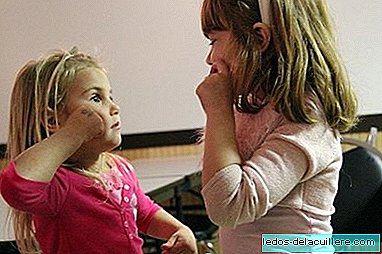 الأطفال الصم يطلبون أن تشمل الرسوم لغة الإشارة