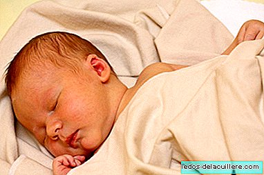 Rekomendasikan tes pendengaran untuk semua bayi yang baru lahir