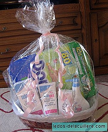 Practical gift: basket with hygiene products for the newborn