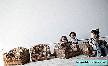 Recyclable cardboard armchairs to decorate the children's room