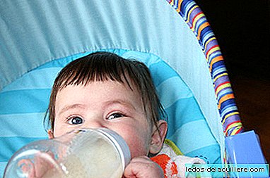 En studie avslører hvorfor babyer matet med tilpassede formler får mer vekt