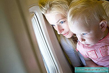 赤ちゃんとの旅行：飛行機で