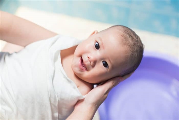 Kenapa hubungan kulit ke kulit sangat penting untuk bayi?