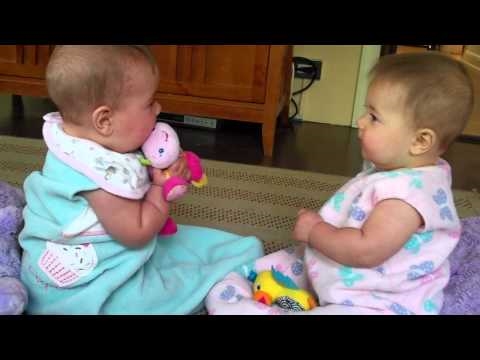 The exciting war of two twins to get the pacifier