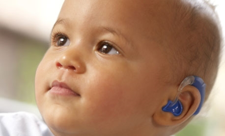 Deficiência auditiva em bebês