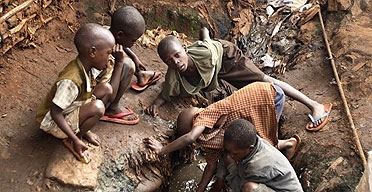 L'eau contaminée cause des millions de décès d'enfants par an
