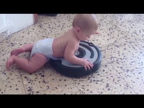Roomba baby: i bambini che "camminano" sui robot per la pulizia, una moda non sicura