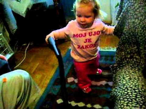 Roomba baby: bebisar som "går" på rengöringsrobotar, ett osäkert sätt