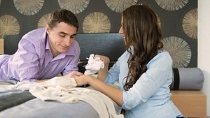 Nėščios trynukės gauna gyvą ultragarsą, kad sužinotų, kiek kūdikių jie turės